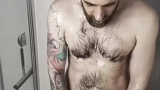 Spor salonundan sonra benimle duş al!
