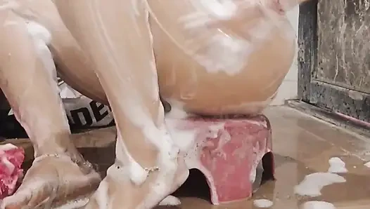 Priya bhabi ateşli banyo gösterisi