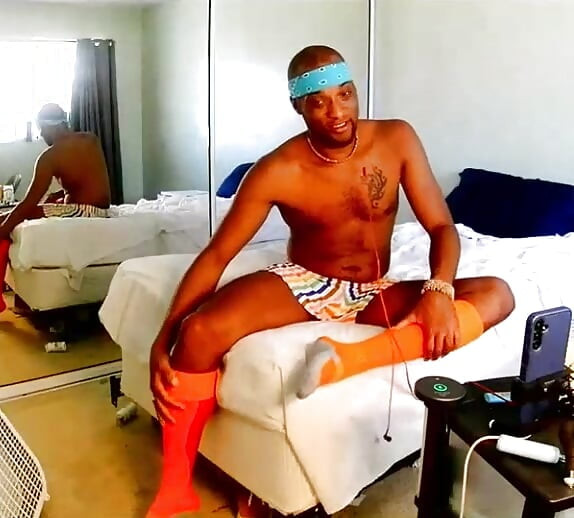 Kennie Jai Jerks and Shoots!
