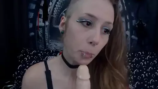 Multidimensional goddess Amber punishes her vagina
