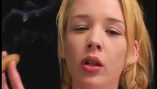 Sienna çıplak kızların sigara içme filmi