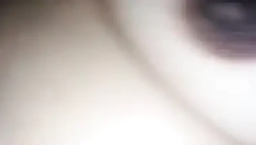 Pakistanlı üniversiteli kız erkek arkadaşıyla büyük göğüslerini arayan viral seksi video sızdırıldı