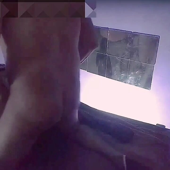 אני אוהב סקס דיסקרטי בחדר שלי