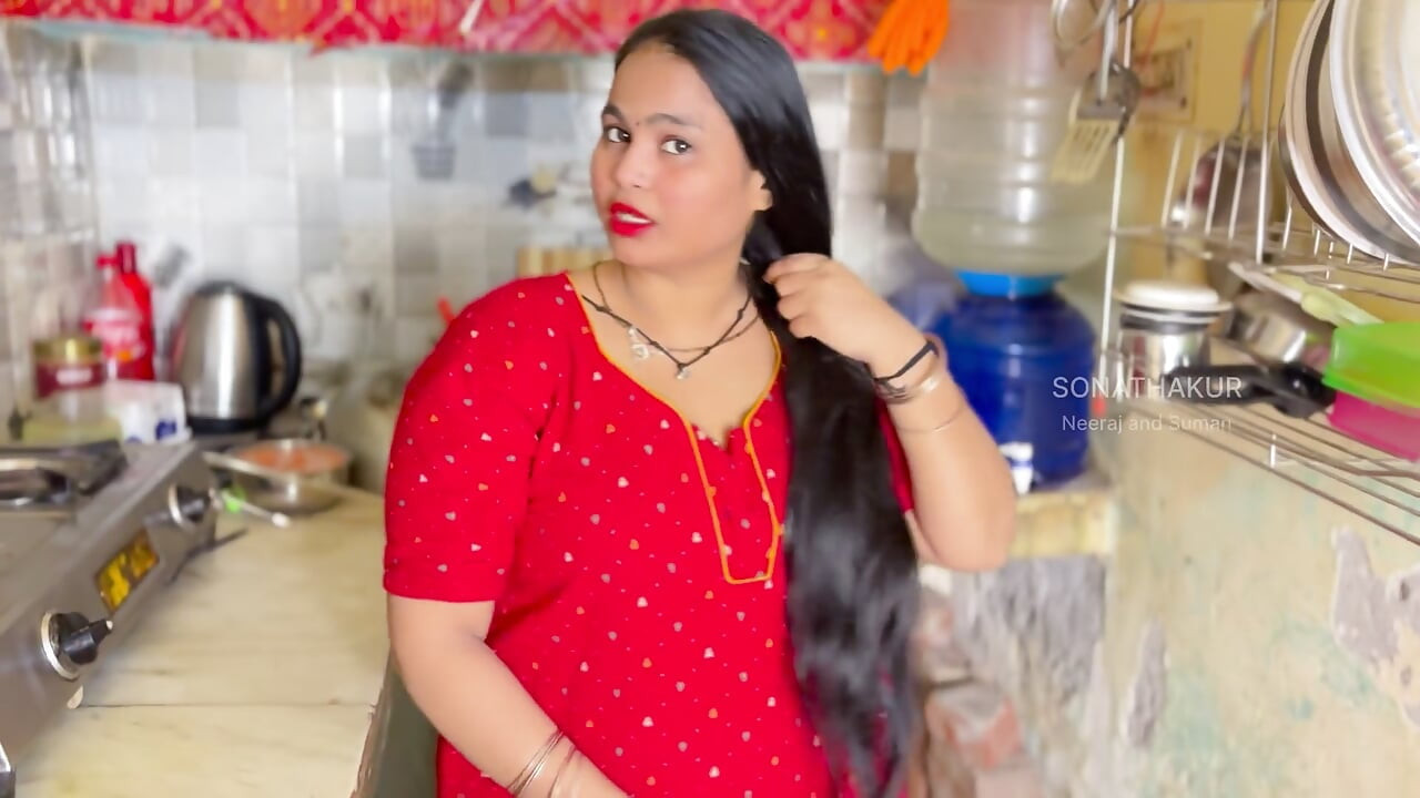 Mami cantik menggodaku saat lagi masak di dapur - seks hot