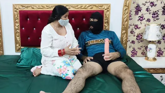 Beautiful Pakistani aunty was surprised by her nephew's thick long dick