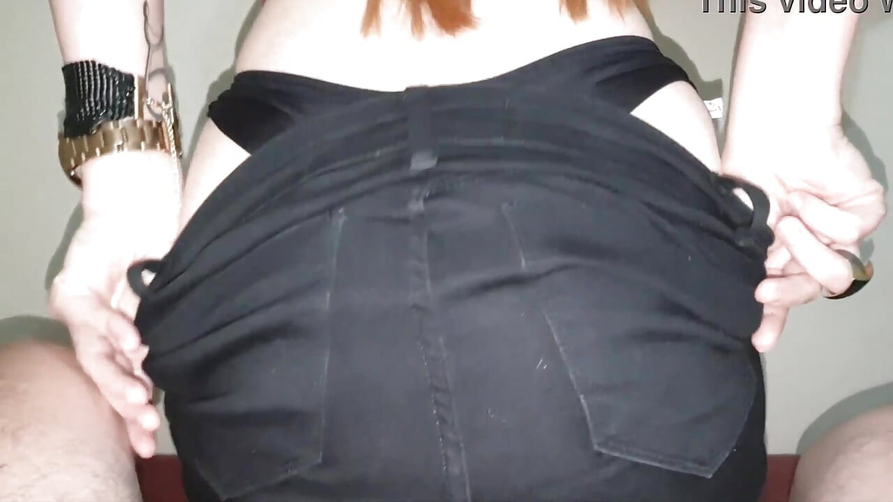 La femme mariée m’a fait une pipe et a chevauché ma bite jusqu’à ce qu’elle prenne un creampie dans sa chatte.