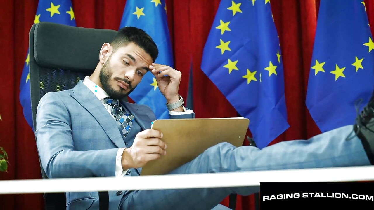 RAGING STALLION - Οι ώρες γραφείου τελείωσαν - Nico Zetta & Lazzarato Μαζική δράση κόκορας