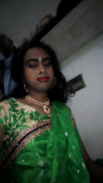 Crossdresser puši kurac