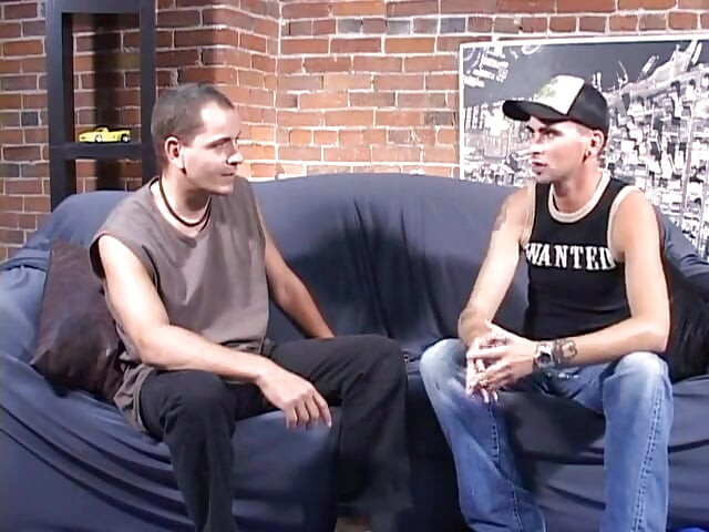 Guy Shaves Balls & Jerks-off!