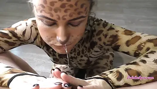 Sexy babe in a tigress costume sucks her boyfriend
