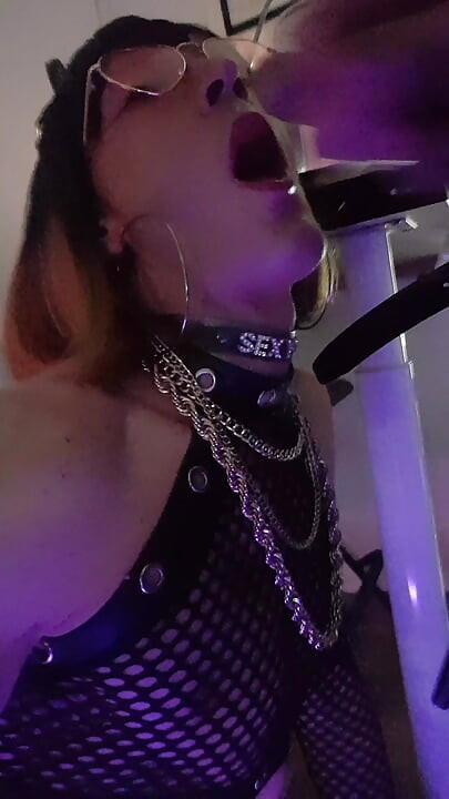 Vanessabitchx Gives a Big to a Fan. Her 1st Porn & Her 1st Facial august