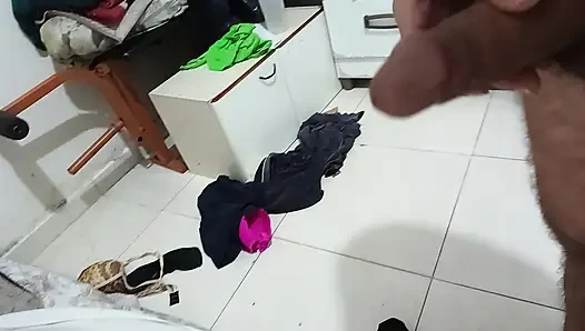 DOGGYSTYLE FUCKING HARD UNTIL SHE SQUIRTS A LOT OF CREAMPIE IN HER BIG ASS