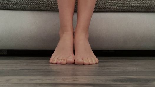 Încearcă șosete sexy pe picioare frumoase