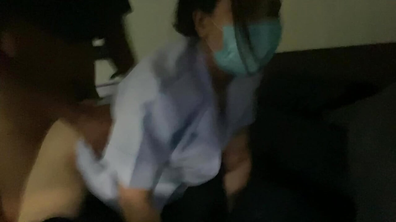 Skutečná nusre dělá deepthroat hardcore sex před prací