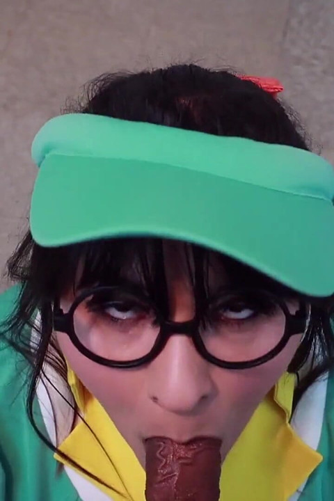 מיי מוצצת זין עסיסי