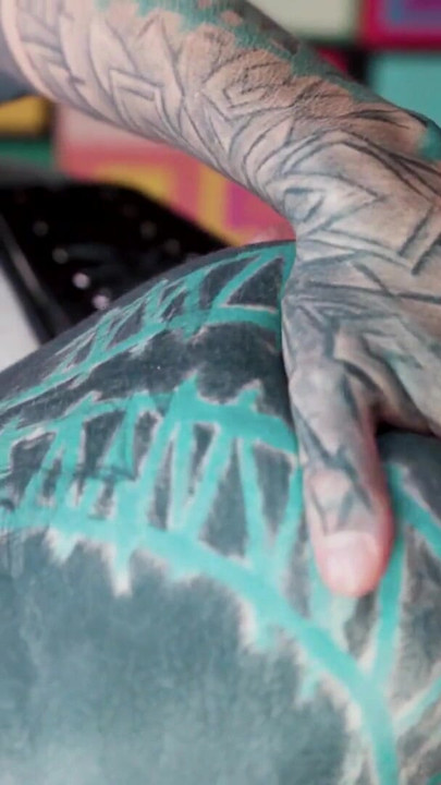 Djevičanska guza jebana na kameri, porno tip s velikim kurcem | Isječak 1