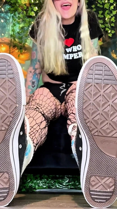 67 Giantess School Bully ξεγελάει σπασίκλα για να λατρέψει το τεράστιο μέγεθός μου 16 βρώμικα πόδια - αφαίρεση παπουτσιών και κάλτσας