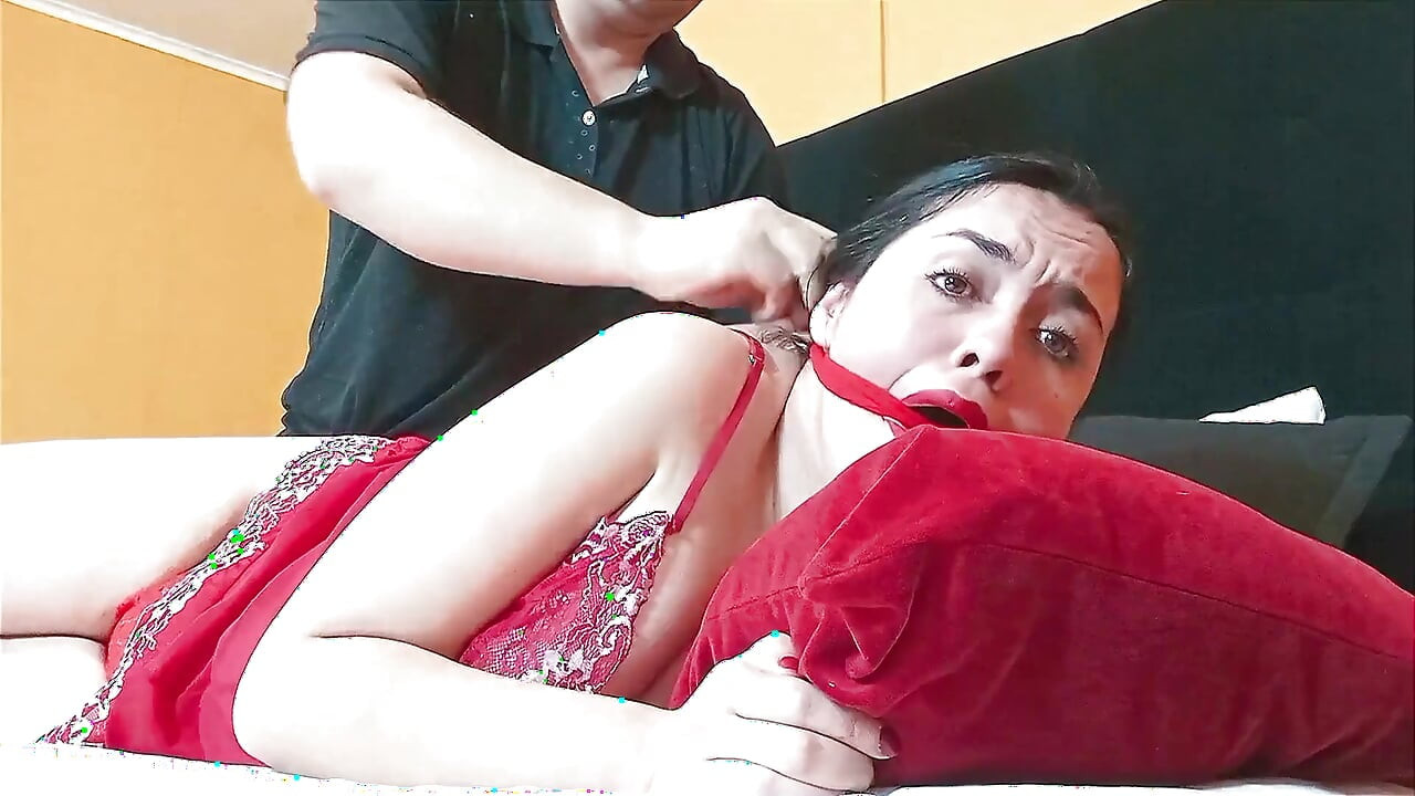 Bondage, Anale Penetratie En Plezier Van Een Dildo, Allemaal Vergezeld Van Hard Slaan En Kreunen.