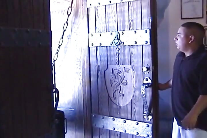 Ebony Babe Get to Have Fun with Two White Cocks