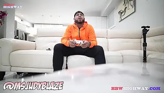 Frau Judy blaze besteht darauf, dass Thta artemkixxx eine bessere zeit mit ihrem Körper haben wird als mit seinen Videospielen