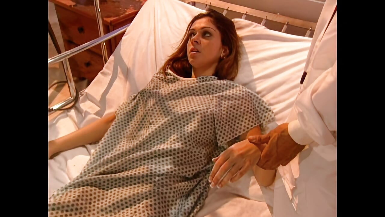 Luna and Rhiannon: an Unexpected Lesbian Fuck with Strapon