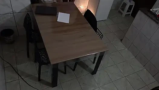 Pantat sekretaris dientot di ruang pertemuan.