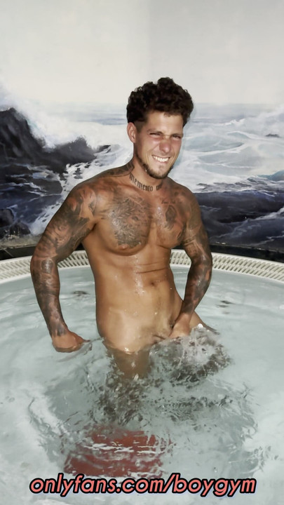 Cums In Jacuzzi Hotel💦 Im An Exhibitionist