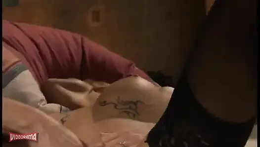 Aslında, moda ile ilgiliydi ama lezbiyen seks daha da ilginçtir