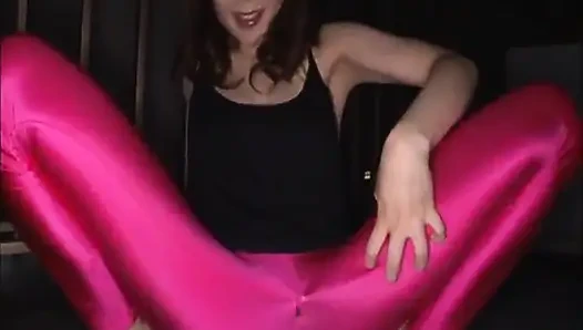 Bagian 6 - obsesi celana ketat. Si cantik semok mendorong pria liar tanpa melepas pakaian.