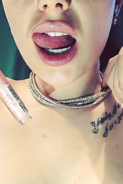Lamiendo labios joi juego