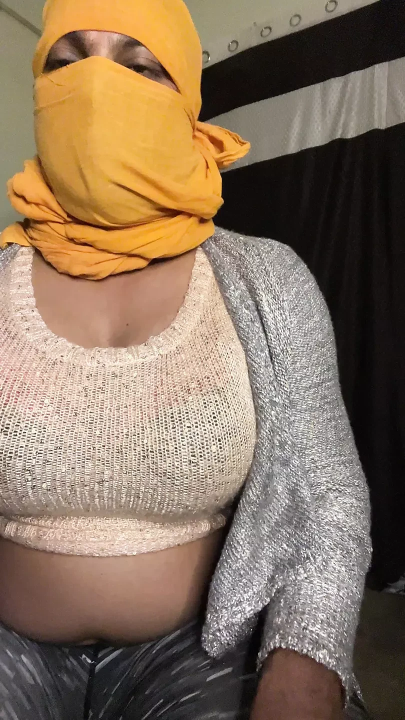 big ass showing clwavage porn video  big boobs tight cross dresser