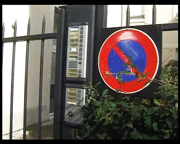 Γαλλίδες γυναίκες θέλουν να κατέβουν