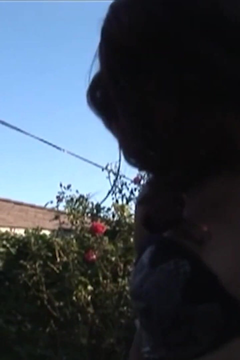 Latina Shamise Mlaritizio met heldere ogen rijdt graag op de wilde grote zwarte lul als een cowgirl buitenshuis.