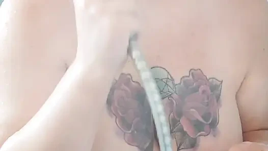 Aku ingin mandi air panas setelah bercinta.