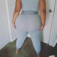 Moviendo Las Nalgotas