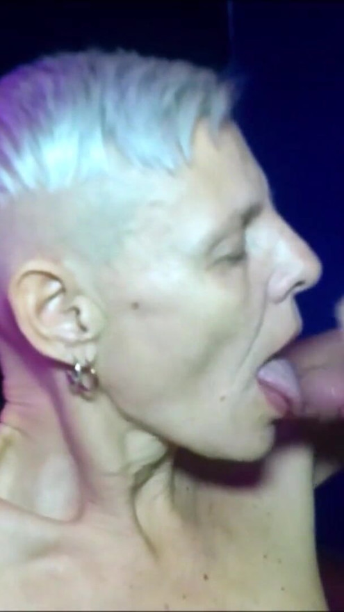Corabitch - foda com gozada no cinema pornô em Frankfurt | Clipe 2