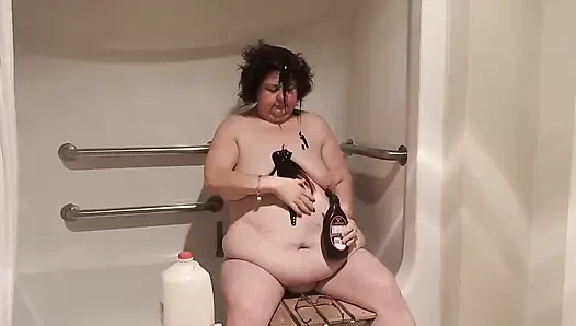 Bbwchocolate milk berantakan bermain lalu mencuci semuanya bersih!