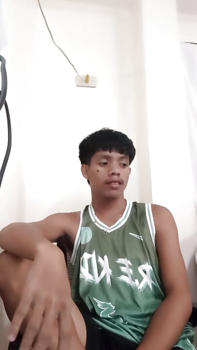 Outdoor Hookup: Asian Twink Sucks Cock For Quick Dirty Money