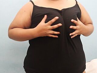 Viúva do Kuwait fica sexualmente excitada e faz sexo sozinha em casa - peitos grandes e corpo gostoso