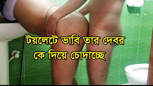 Frau bumst im Badezimmer – indischer Desi-Mädchen-Sex, gratis heisses Video