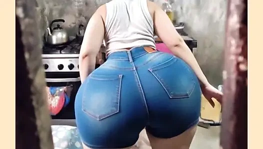Tetangga dengan pantat besar