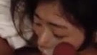 Hässliche asiatische Freundin ins Gesicht gespritzt