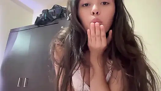 Putrimu lagi tari striptis