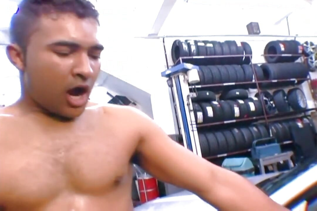 Kontol besar ganda dengan mungil seksi