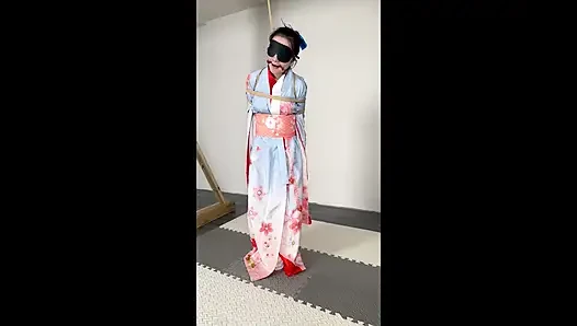 Güneşli bir günde kimono giymenin doruk versiyonu