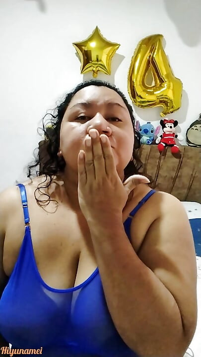Y si pasamos un poco de tiempo ma maturbándonos, disfruta de mi primera vez