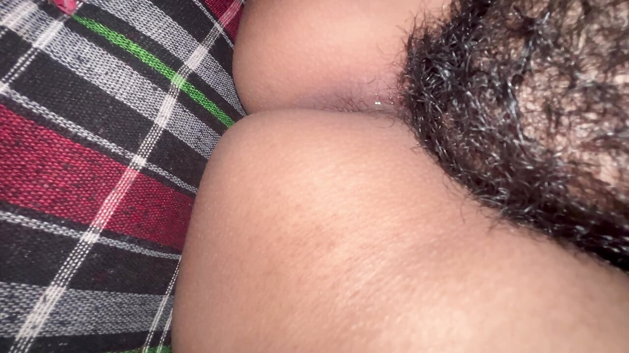 Jawan malkin ne nokar se chut chatwai Indian young housewife cheating his husband and enjoying pussy eating by servant in store room