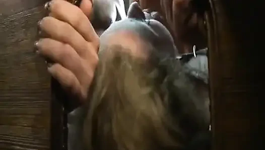 Geiles Gruppenblasen! Notgeile Schlampen Blasen Viele Schwänze Auf Einmal! Cumshot Ins Gesicht!