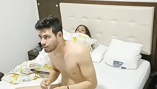 Abang tiriku meminjamkan kamarnya untuk ngentot sama pacarku