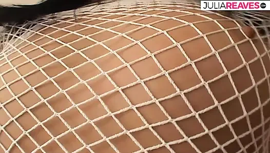 Горячие девушки сосут огромные члены, трахаются с массивным камшотом в рот